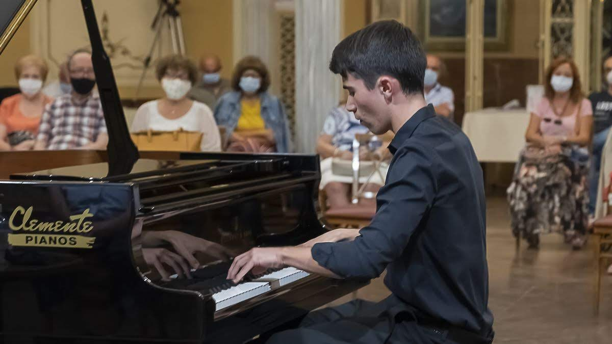 Pol al piano durante un recital